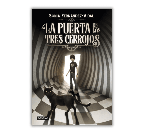 Portada del libro "La Puerta de los Tres Cerrojos" de Sónia Fernández-Vidal, mostrando a Niko y un gato negro frente a un túnel de ilusión óptica