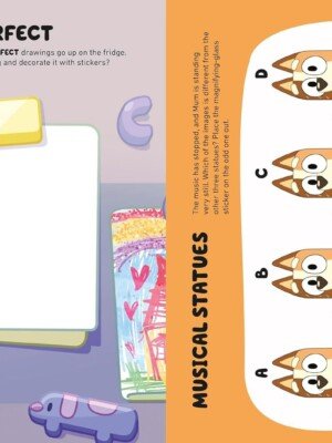 Páginas interiores del libro Bluey Super Stickers, con actividades interactivas como un juego de diferencias y un espacio para decorar con pegatinas